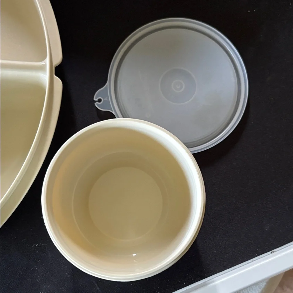 Tupperware Beige Snack Server with Lid